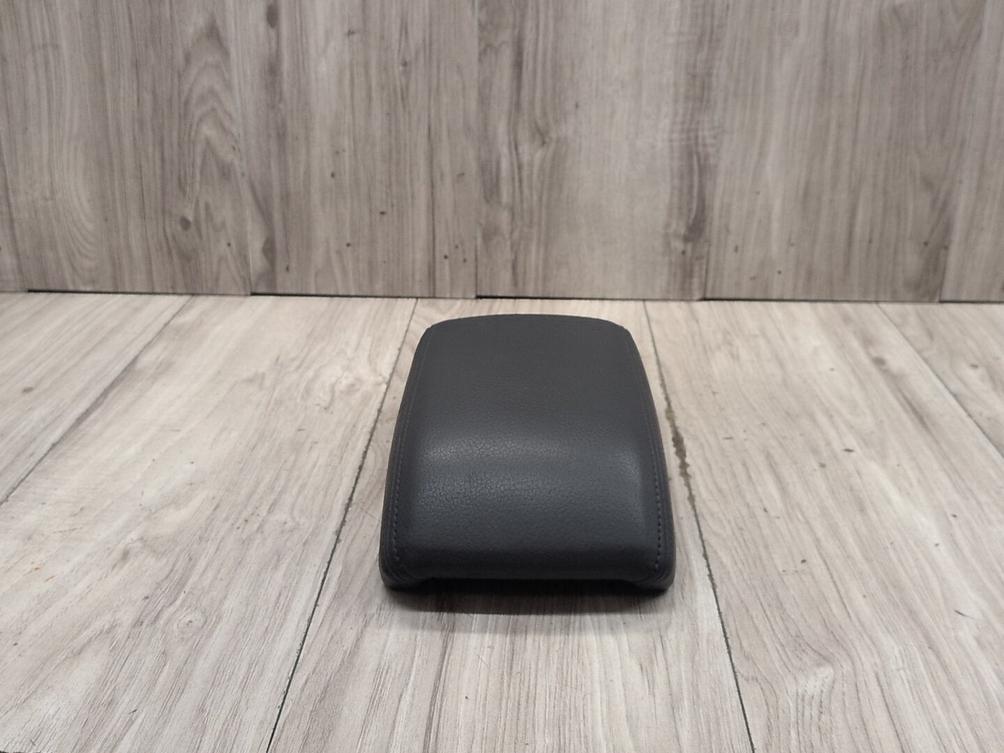 2015-2018 Audi Q3 8U Center Console Armrest Arm Rest 8U0864207N