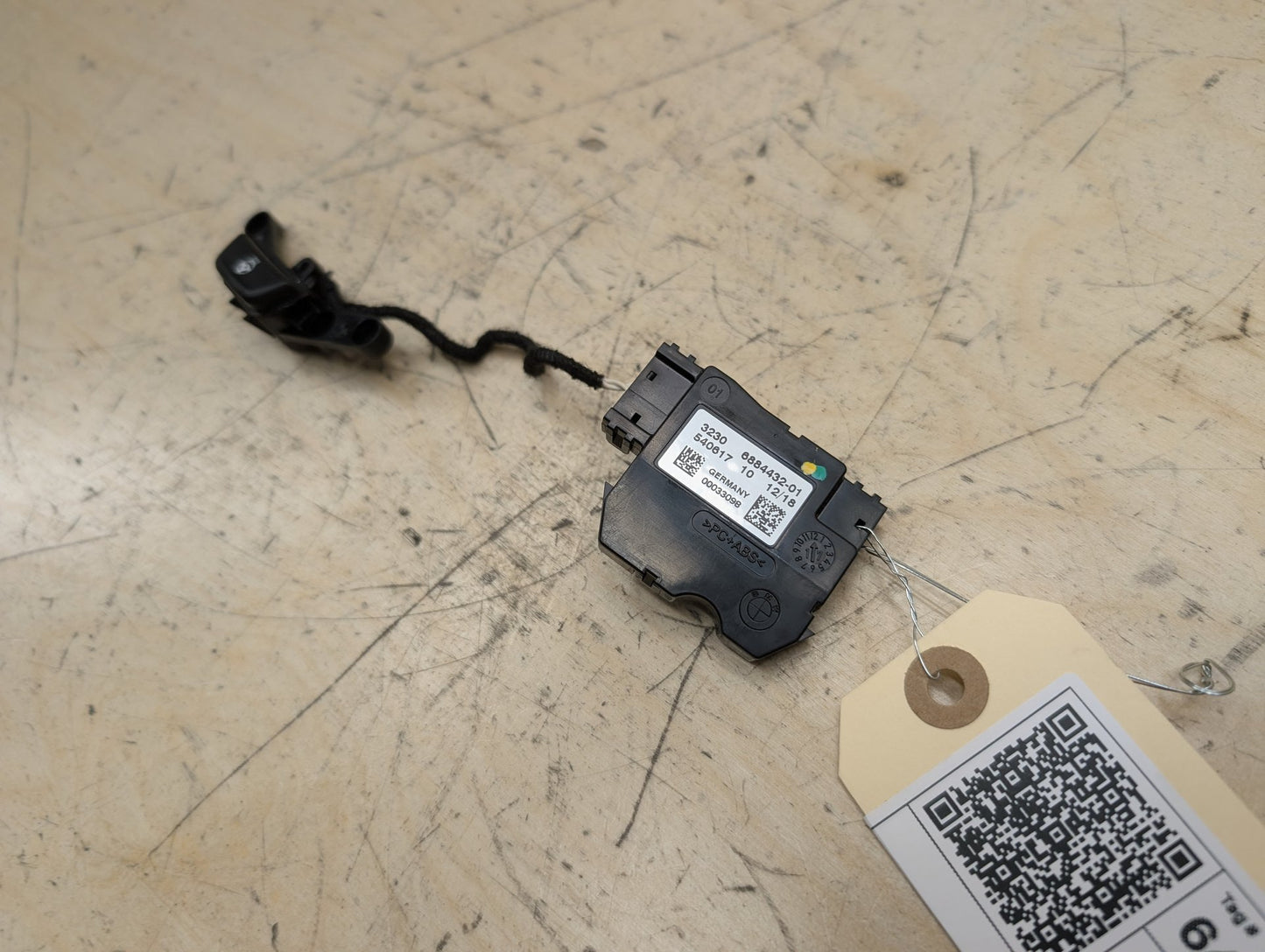 2018-2024 BMW X3 G01 - Steering Wheel Heater Switch PN: 6884432