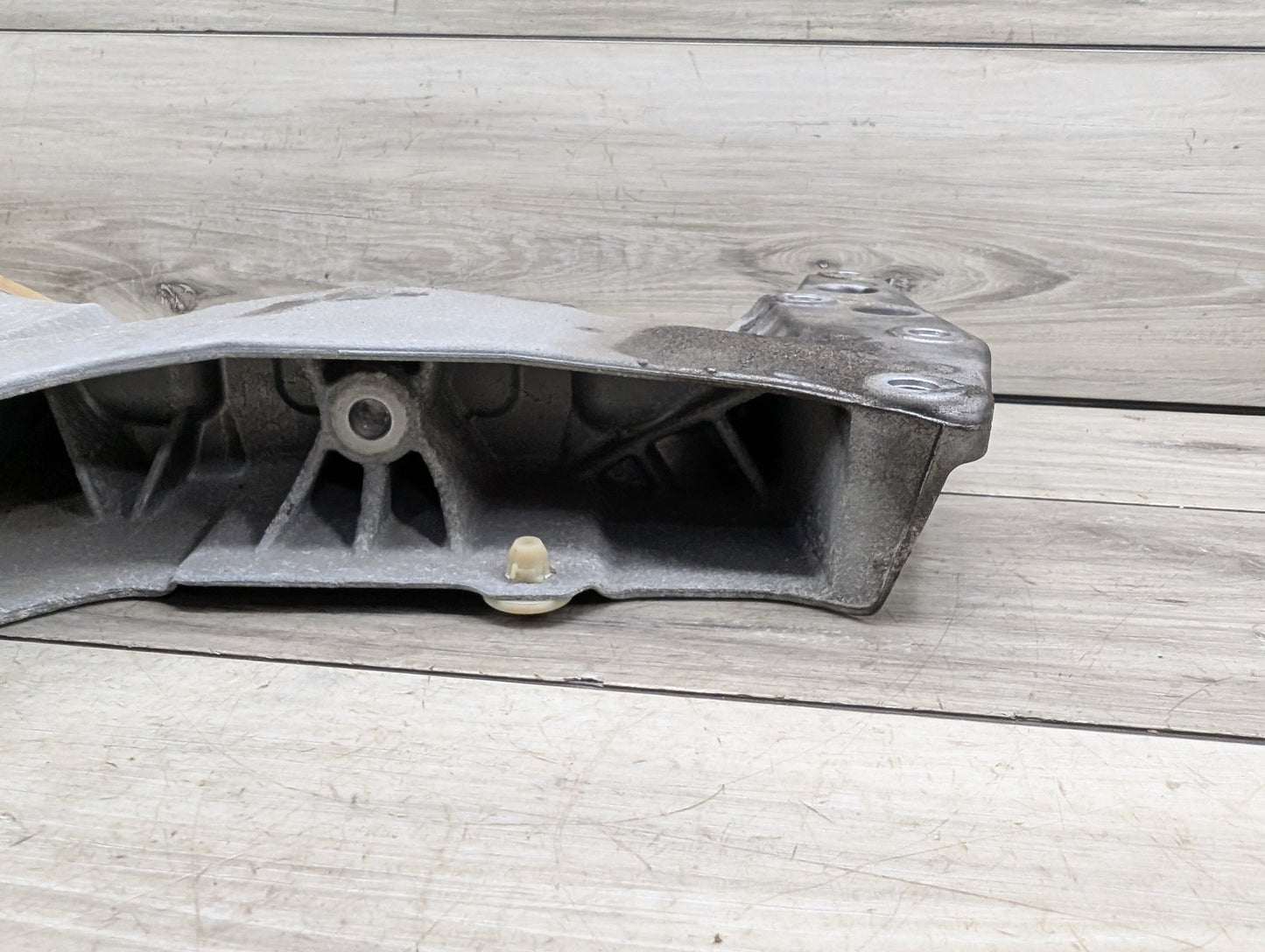 2017-2023 BMW 530i G30 Transmission Mount Bracket 6870602