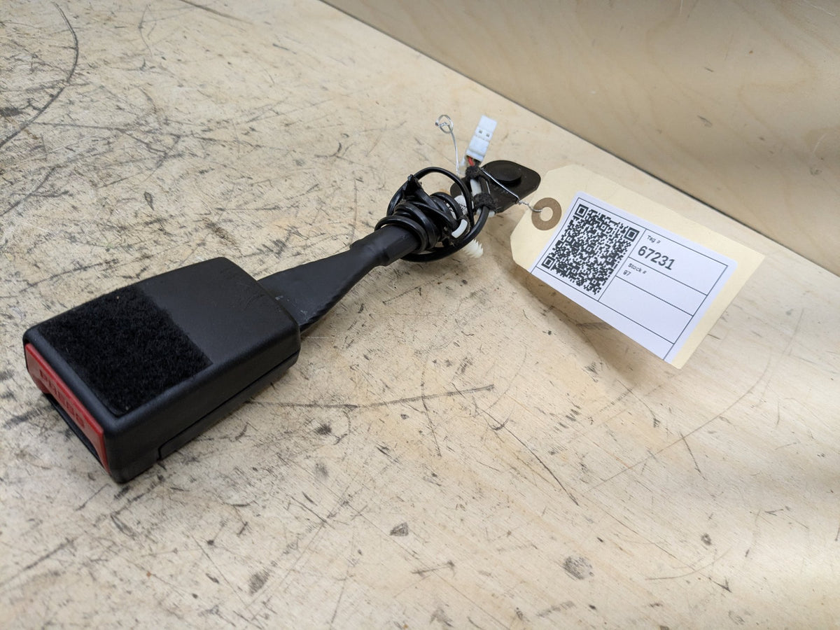 OEM BMW F90 G11 G12 G30 530 540 M550 750 M5 Front Left or Right Seatbelt Buckle