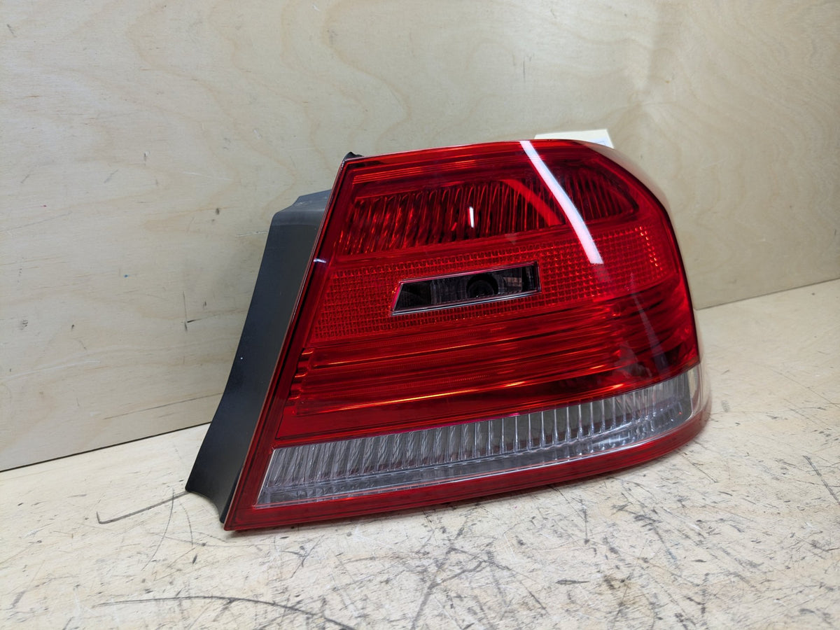 2007-2013 BMW 335i E92 Rear Right Passenger Outer Tail Light 7174404 OEM