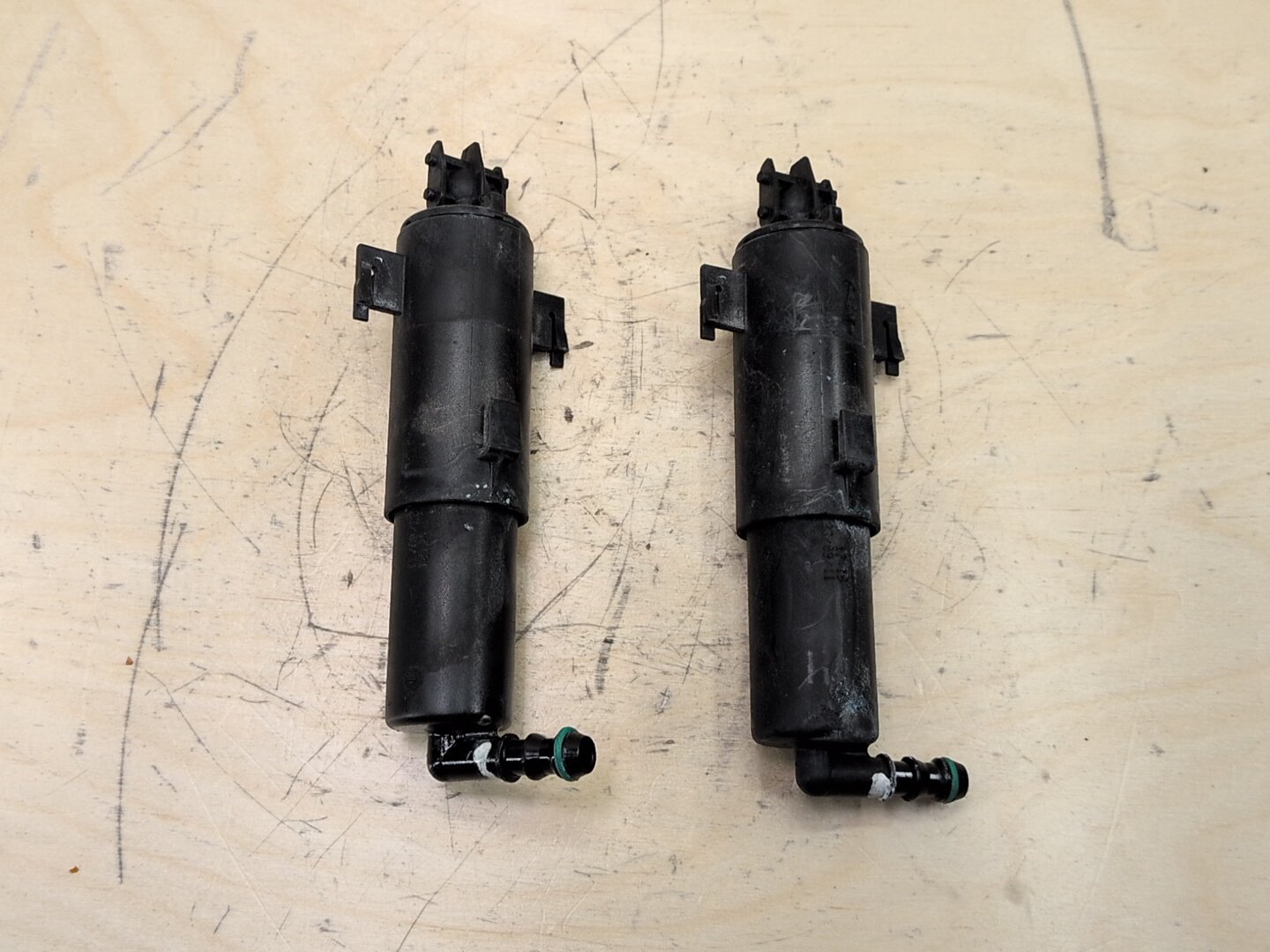 OEM BMW E90 E92 E93 328 335 Front Left Right Headlight Washer Spray Nozzle Jet