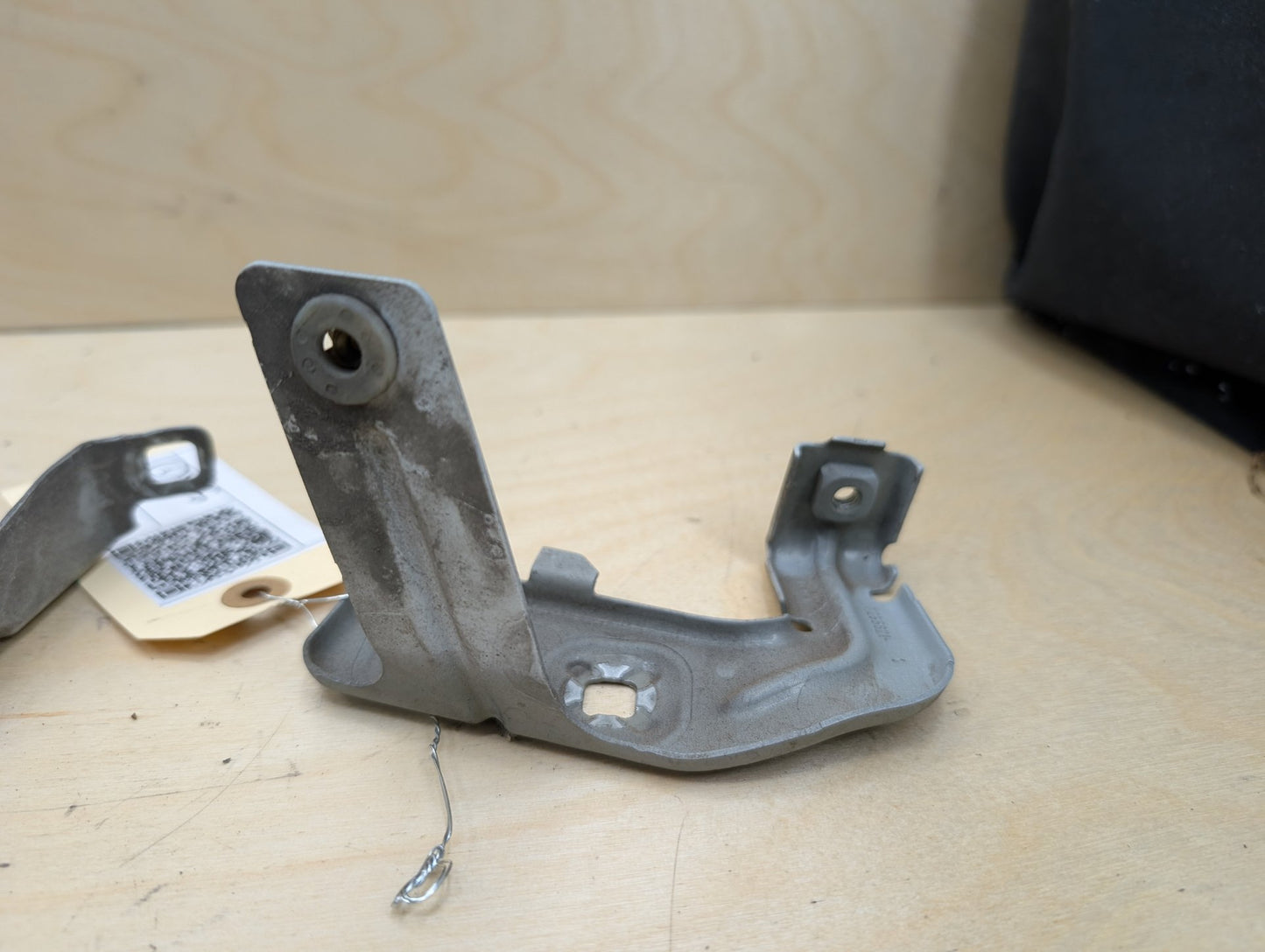 12-20 OEM BMW F30 F32 F33 F36 Front Left Driver Fender Wing Holder Bracket SET