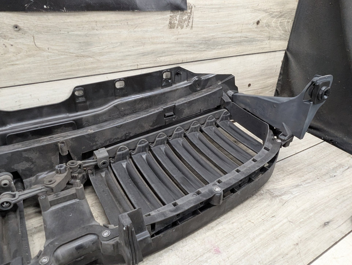 2017-2023 BMW 530i G30 Front Bumper Radiator Air Flap Shutter w/ Kidney Grilles 7497279