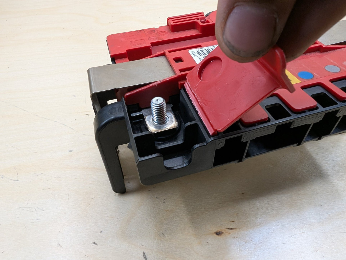 OEM BMW E82 E88 E90 E92 Battery Power Junction Distribution Fuse Box Voltage