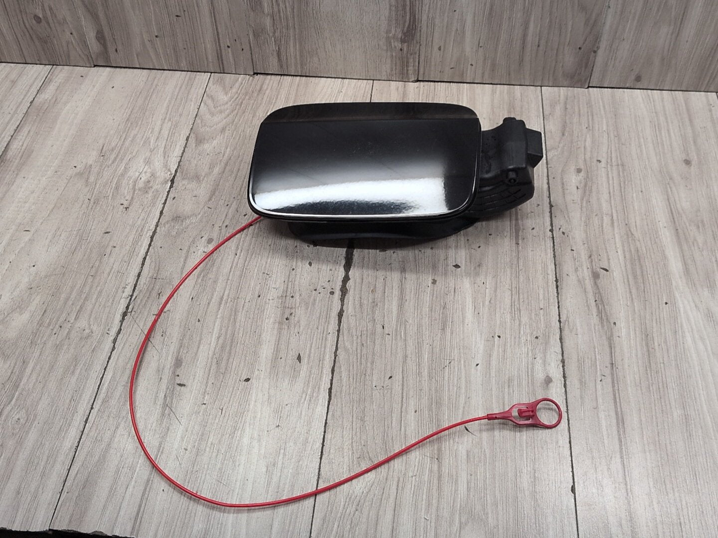 2015-2018 Audi Q3 8U Gas Cover Assembly 8U0809906C