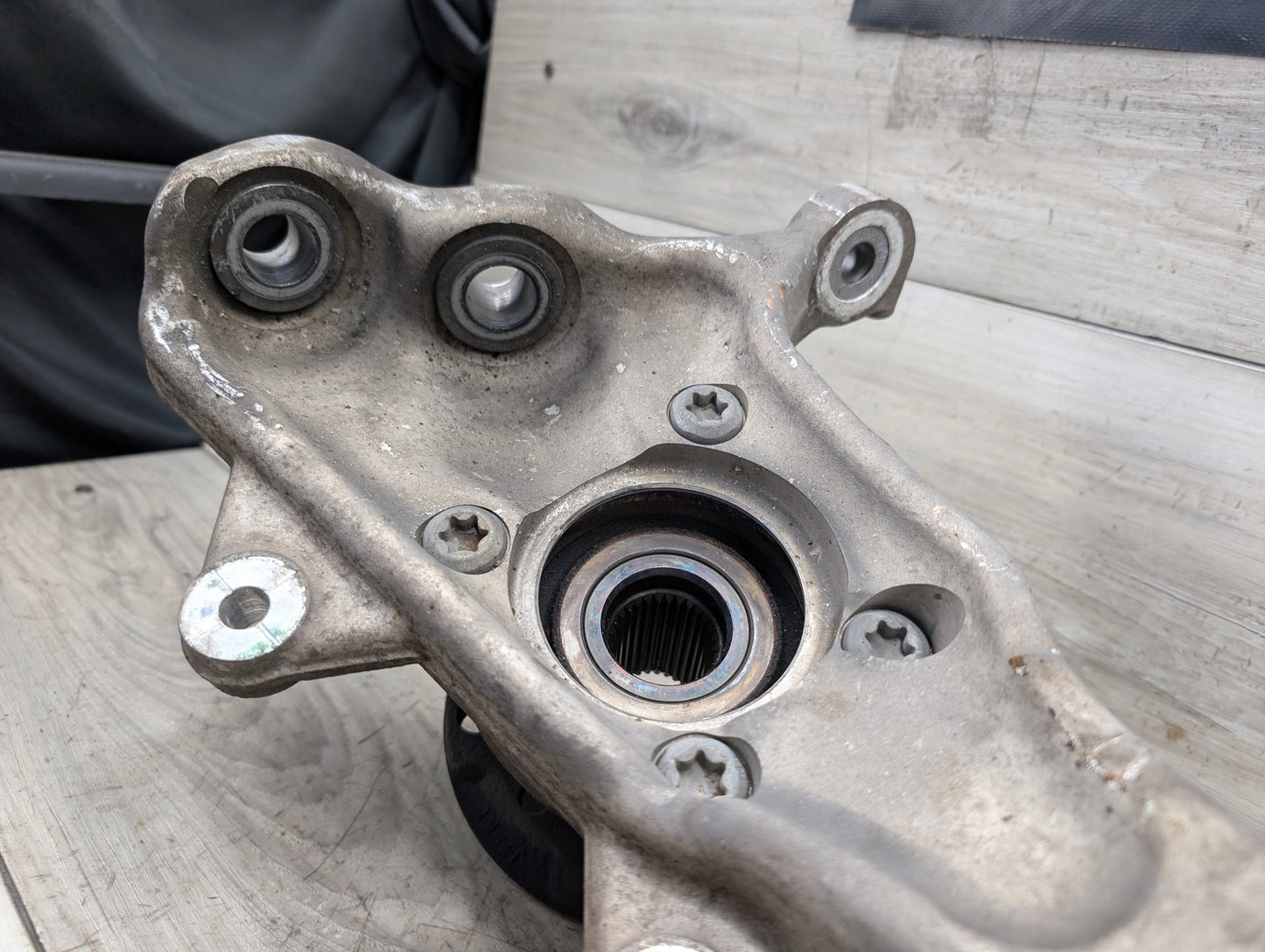 OEM BMW E70 F15 F16 F85 X5 X6 Front Passenger Right Spindle Hub Carrier Knuckle