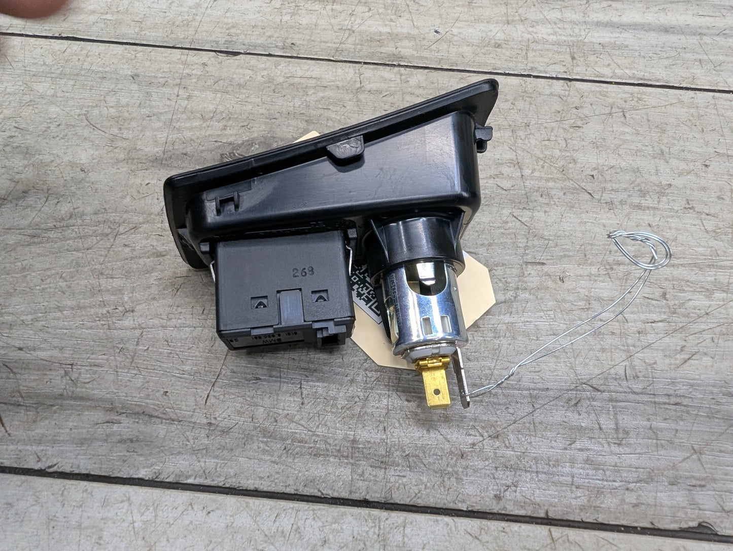 2008-2013 BMW 128i E82 AUX/ USB Charger Port Socket 6930561