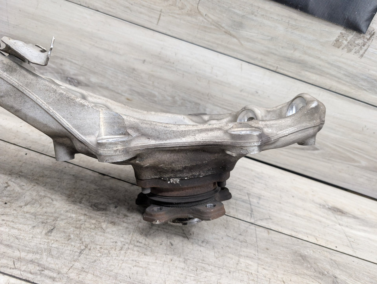 2019-2026 BMW X5 G05 Front Left Driver Spindle Knuckle w/ Bearing 6876655