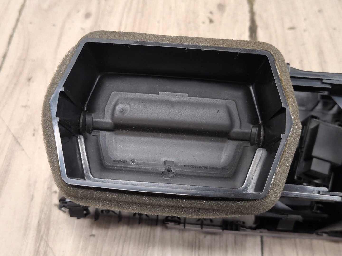 2015-2018 Audi Q3 8U Dashboard Dash Board Middle Center Air Vent 8U1820951C