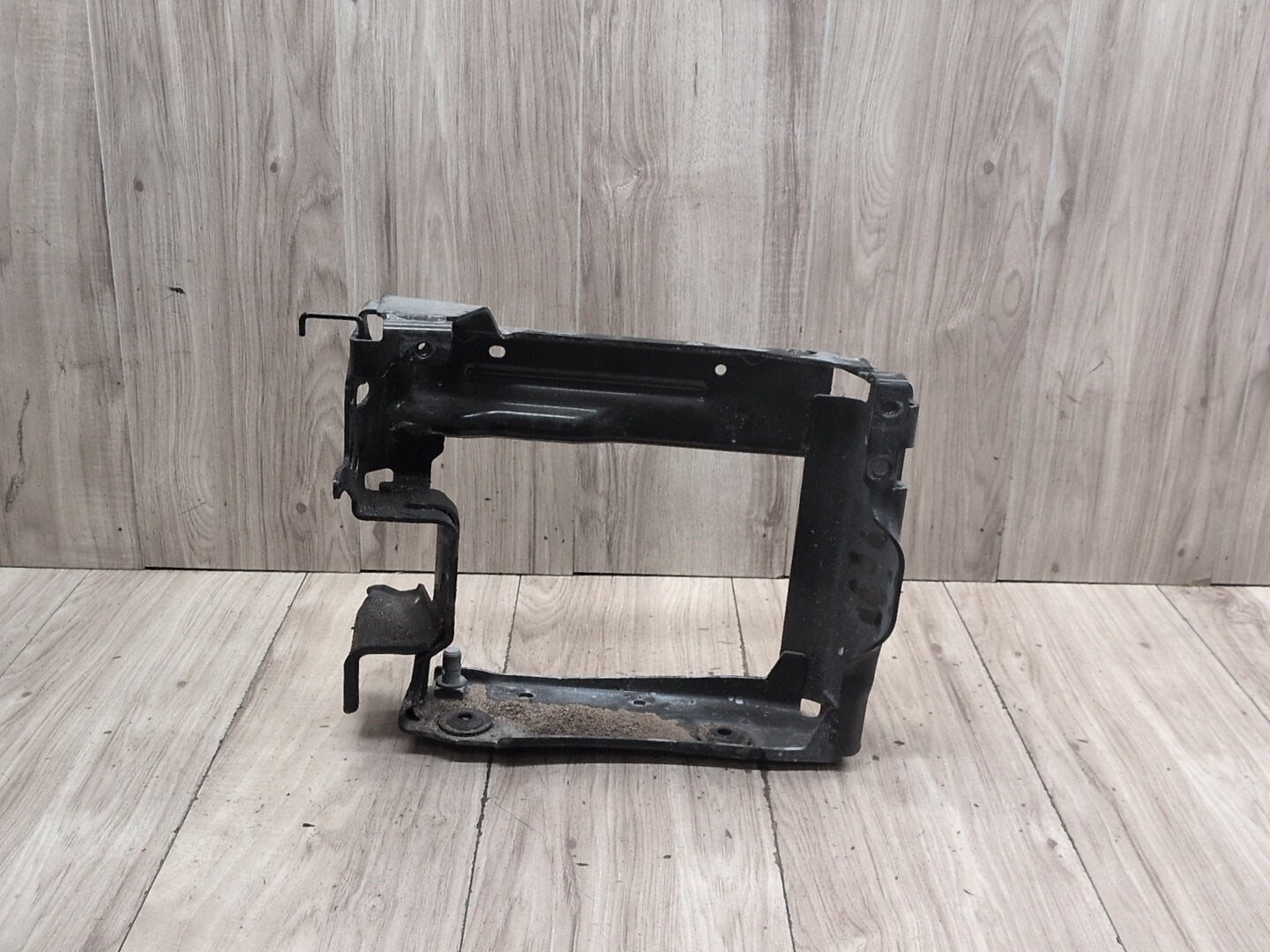 OEM BMW G20 G22 G23 G26 Front Right Passenger Radiator Reinforcement Bracket
