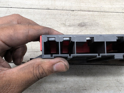 OEM BMW G11 G12 G14 G15 G16 G30 B+ Junction Terminal Power Relay Fuse Box