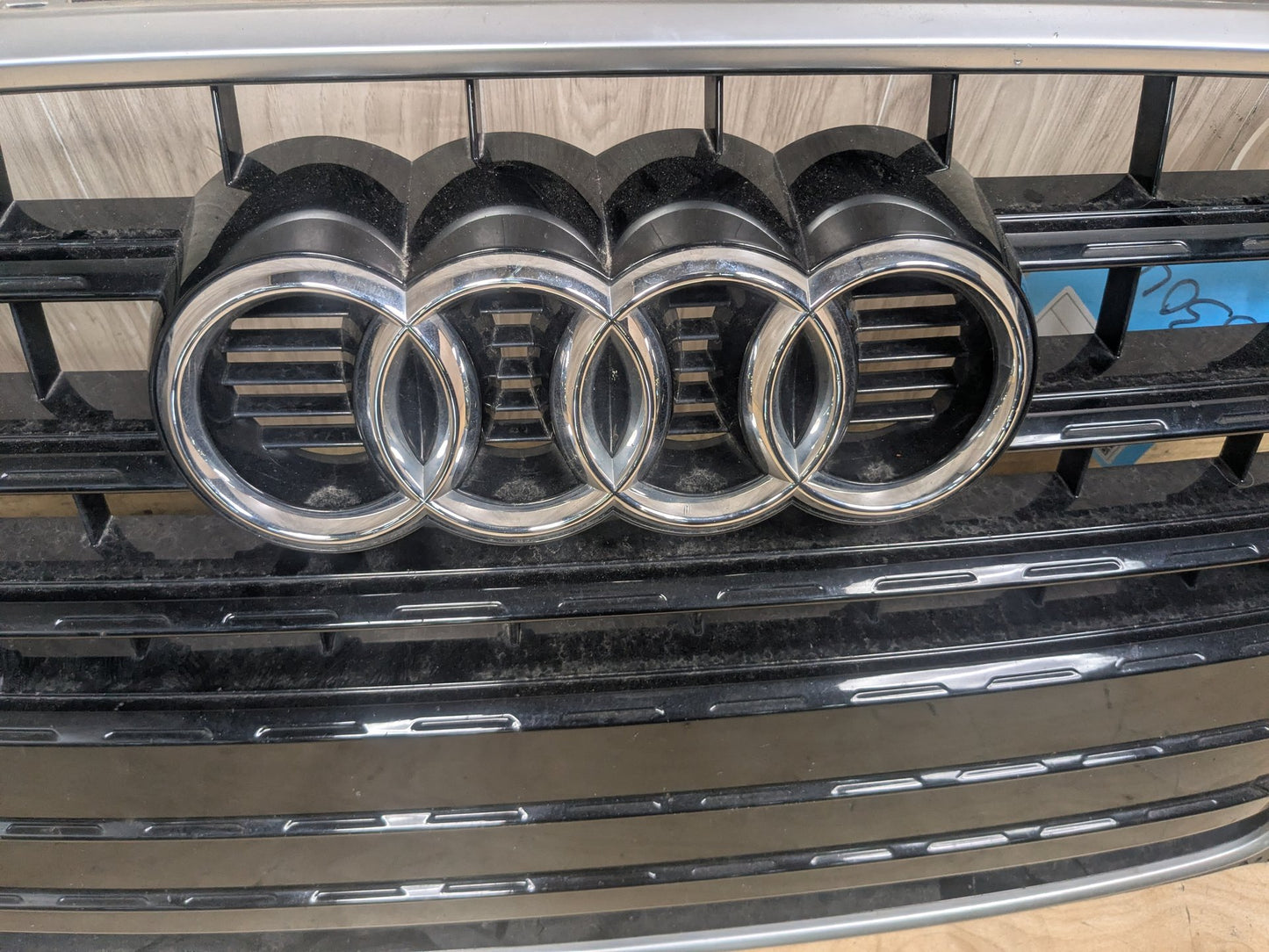 15-18 OEM Audi Q3 8U Front Middle Center Bumper Cover Grille 8U0853651AA