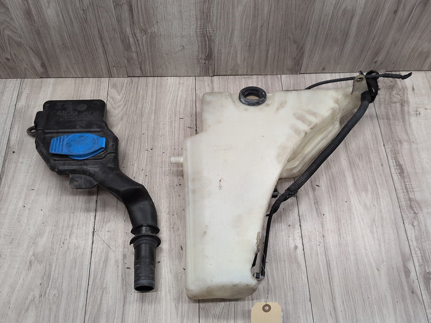 2013 - 2017 Audi S5 8T Windshield Reservoir Tank Assembly 8T1955463B CTUB