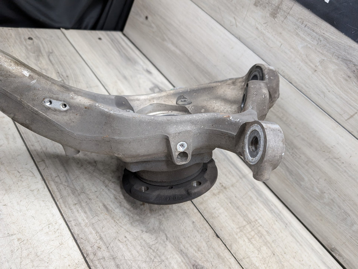 OEM BMW E70 F15 F16 F85 X5 X6 Front Passenger Right Spindle Hub Carrier Knuckle