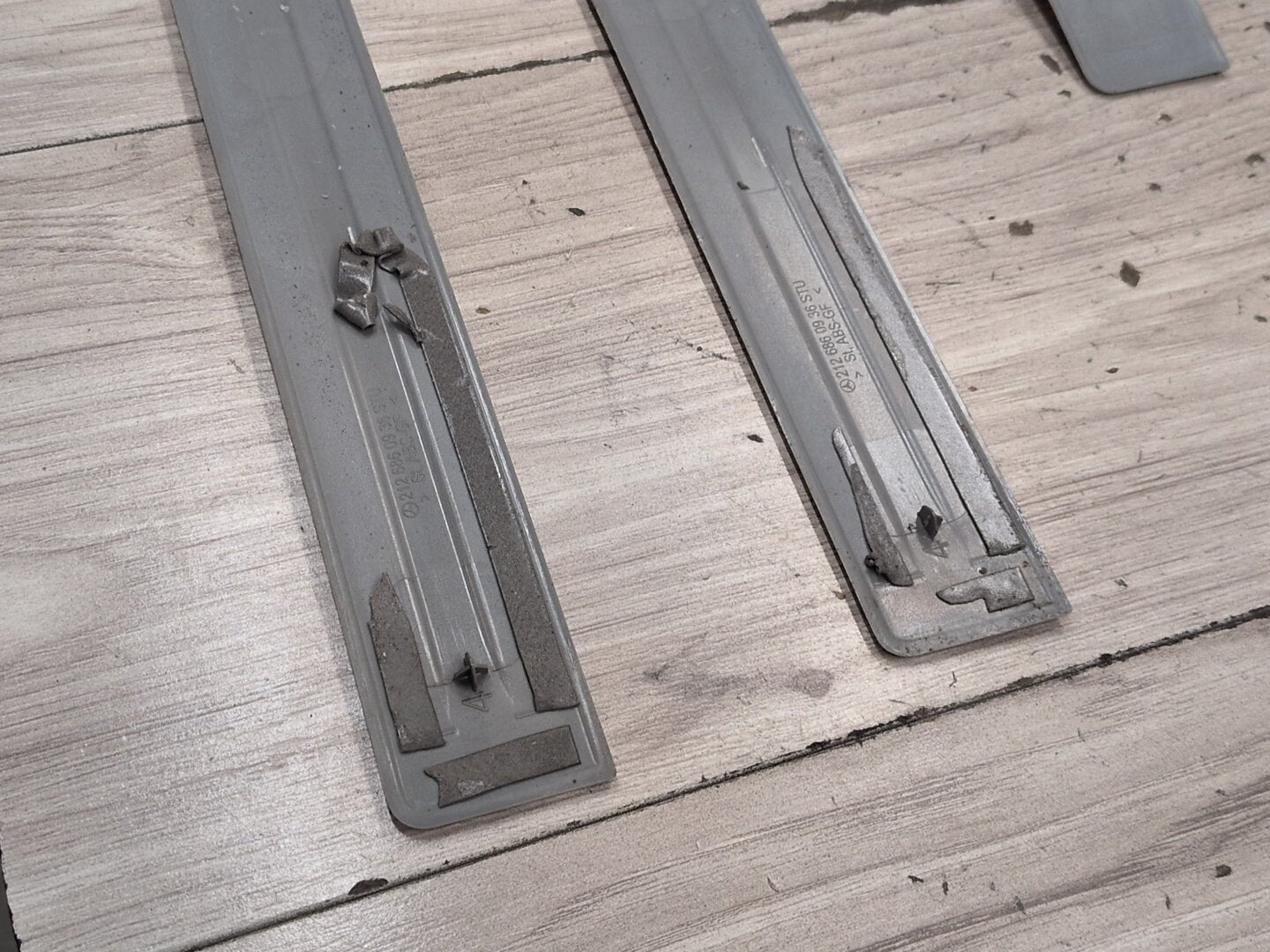 2009-2012 Mercedes-Benz E550 W212 Front Rear Left Right Scuff Plate Door Sill SET A2126861136 OEM
