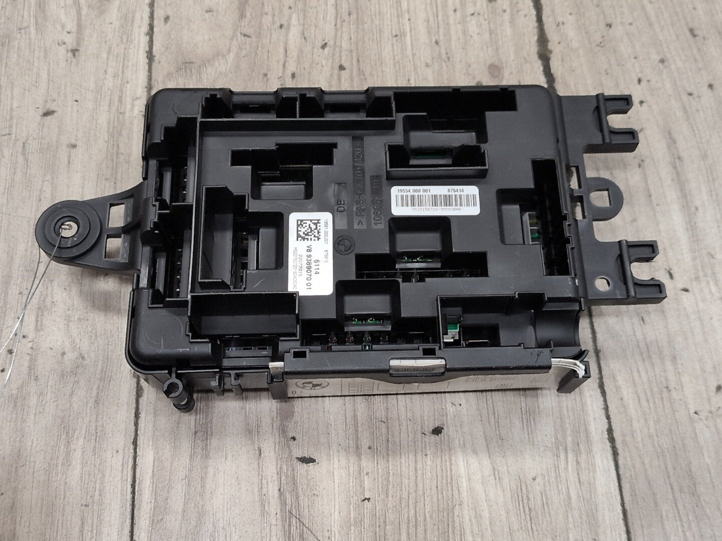2014-2020 BMW 435i F32 Front Power Distribution Fuse Box 9389070