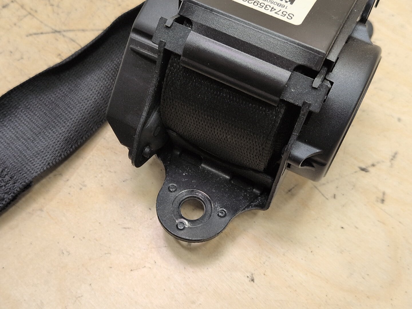 OEM BMW G11 G12 740 750 M760 B7 Rear Center Middle Seat Belt Retractor Black