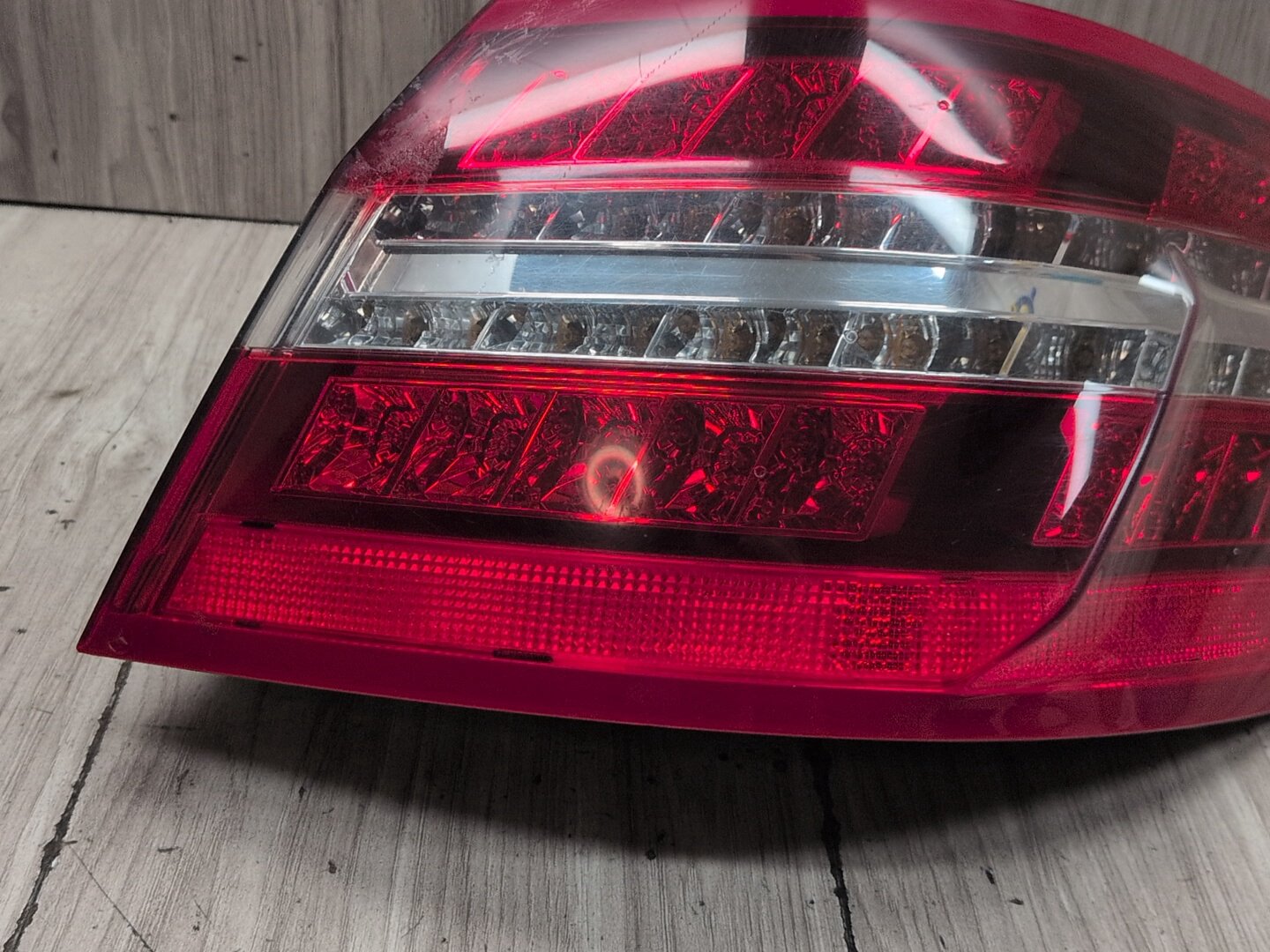 2009-2012 Mercedes-Benz E550 W212 Rear Right Passenger Outer Tail Light A2129060858 OEM