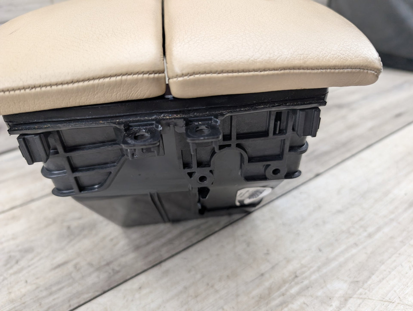 2007-2013 BMW X5 E70 Center Console Armrest Arm Rest 9115083