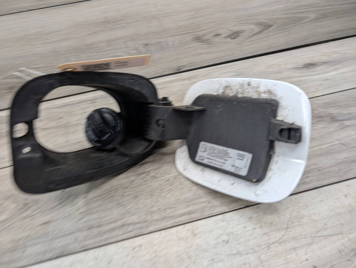 2009 - 2017 Audi Q5 8R Fuel Gas Tank Filler Cap 8R0809999B EA888