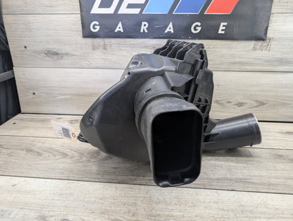 2011 - 2016 BMW 528i F10 Engine Air Filter Box Assembly 7590592 N20B20O0