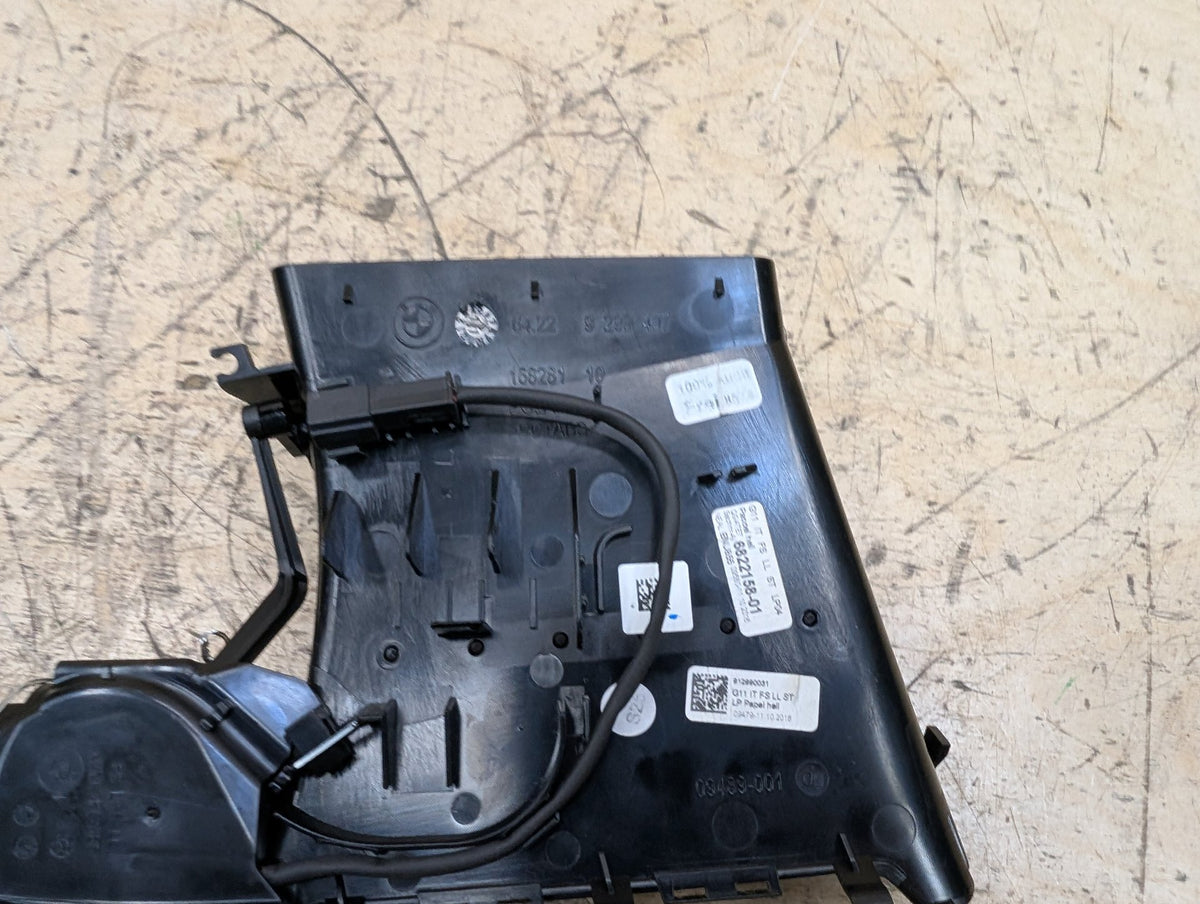 2016-2019 BMW 740i G12 Dashboard Dash Board Right Passenger Air Vent 6822158 OEM