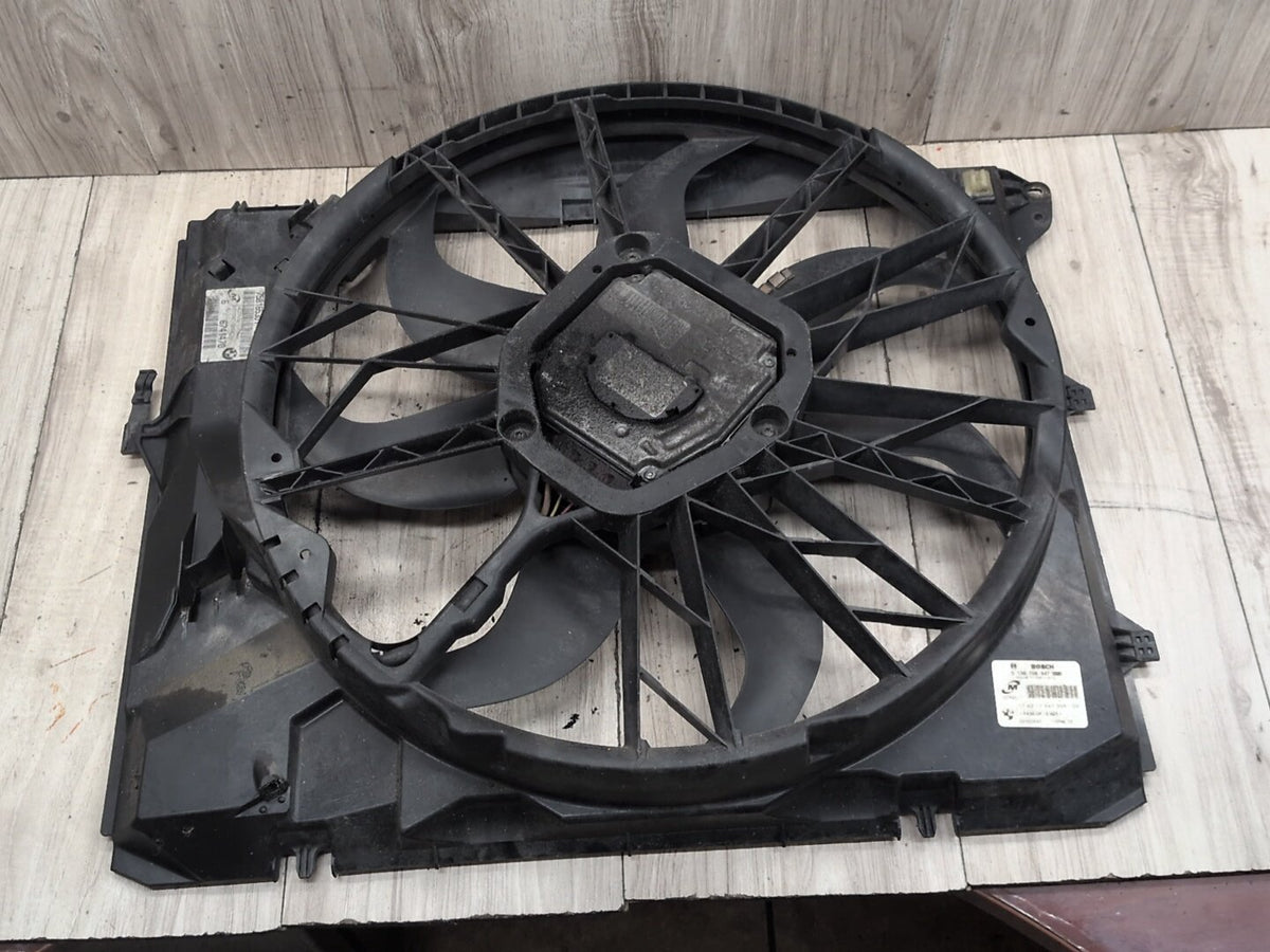 2008-2013 BMW 128i E82 Radiator Fan Shroud Housing w/ Motor 7561713