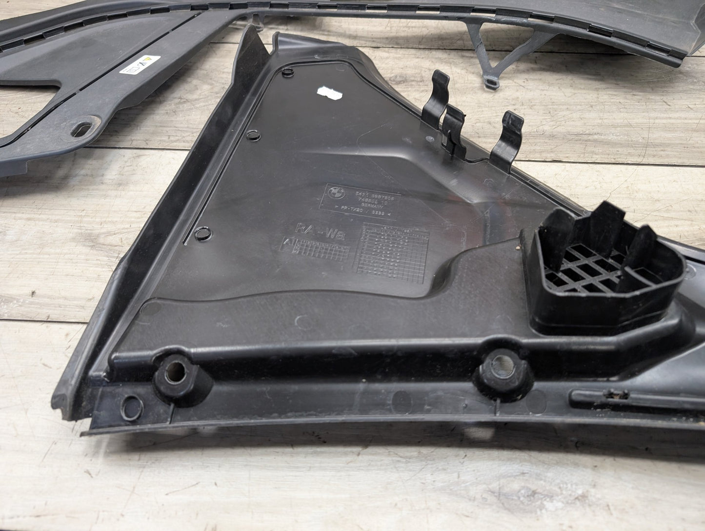 2013 BMW 528i F10 Right Passenger Side Cowl Cover 6987605 N20B20O0