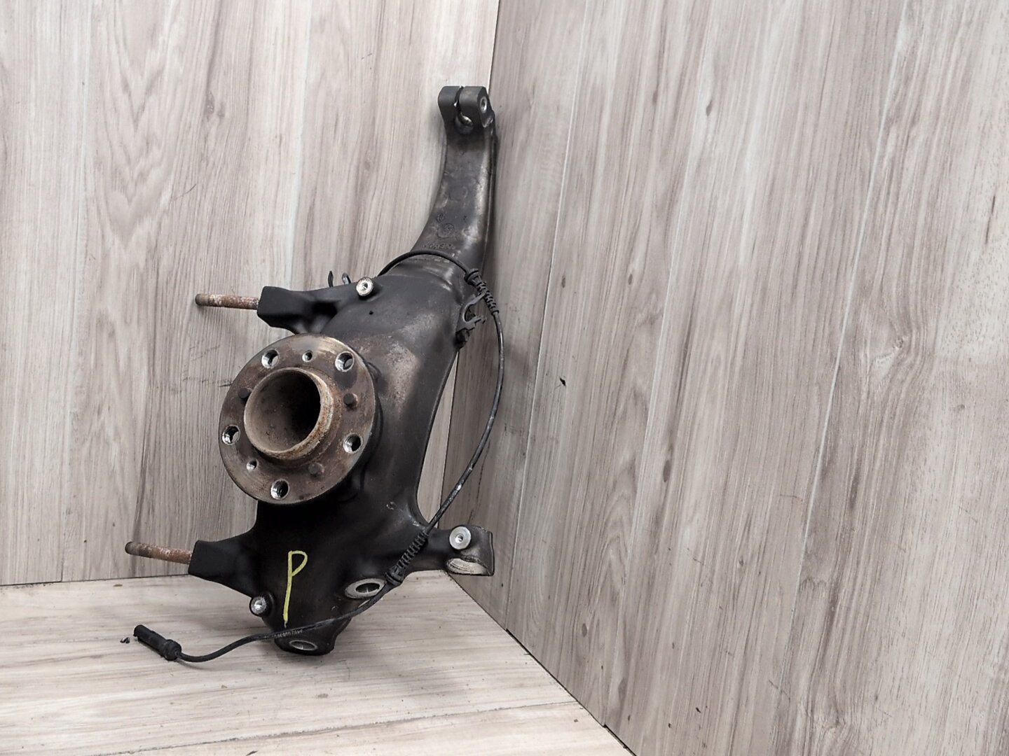 2012-2018 BMW M6 F06 Front Right Passenger Spindle Knuckle w/ Bearing 2284054