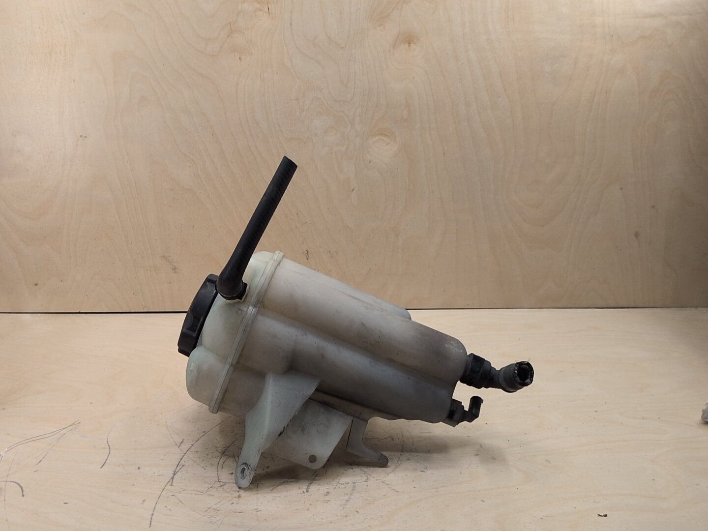 2015-2019 BMW X6 F16 Coolant Expansion Tank Reservoir 8630170