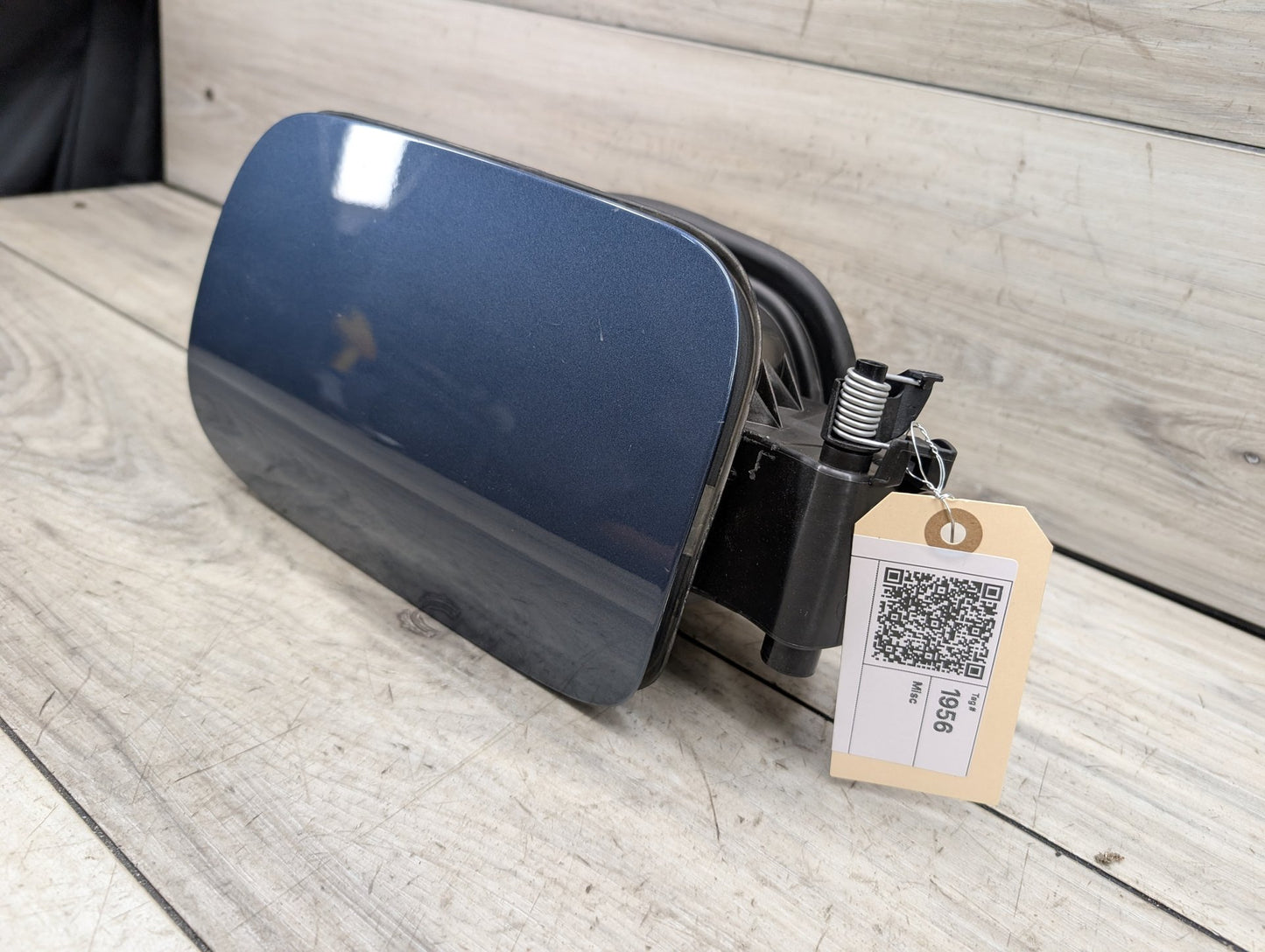 2021-2026 BMW 430i G22 Gas Cover Assembly 7470341