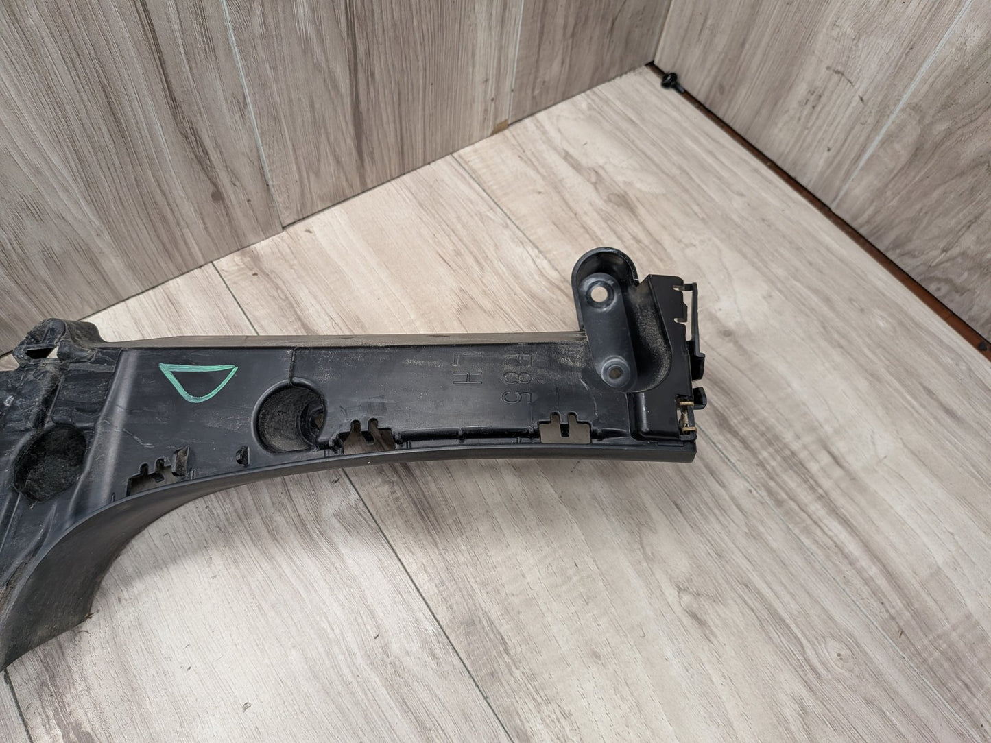 14-18 OEM BMW F85 X5M REAR Left Driver Side Bumper Bracket Guide Support Mount