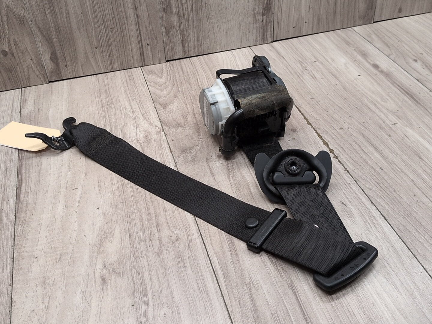 2011 - 2017 BMW X3 F25 Front Left Driver Seatbelt Seat Belt Retractor 7258435 N20B20O0