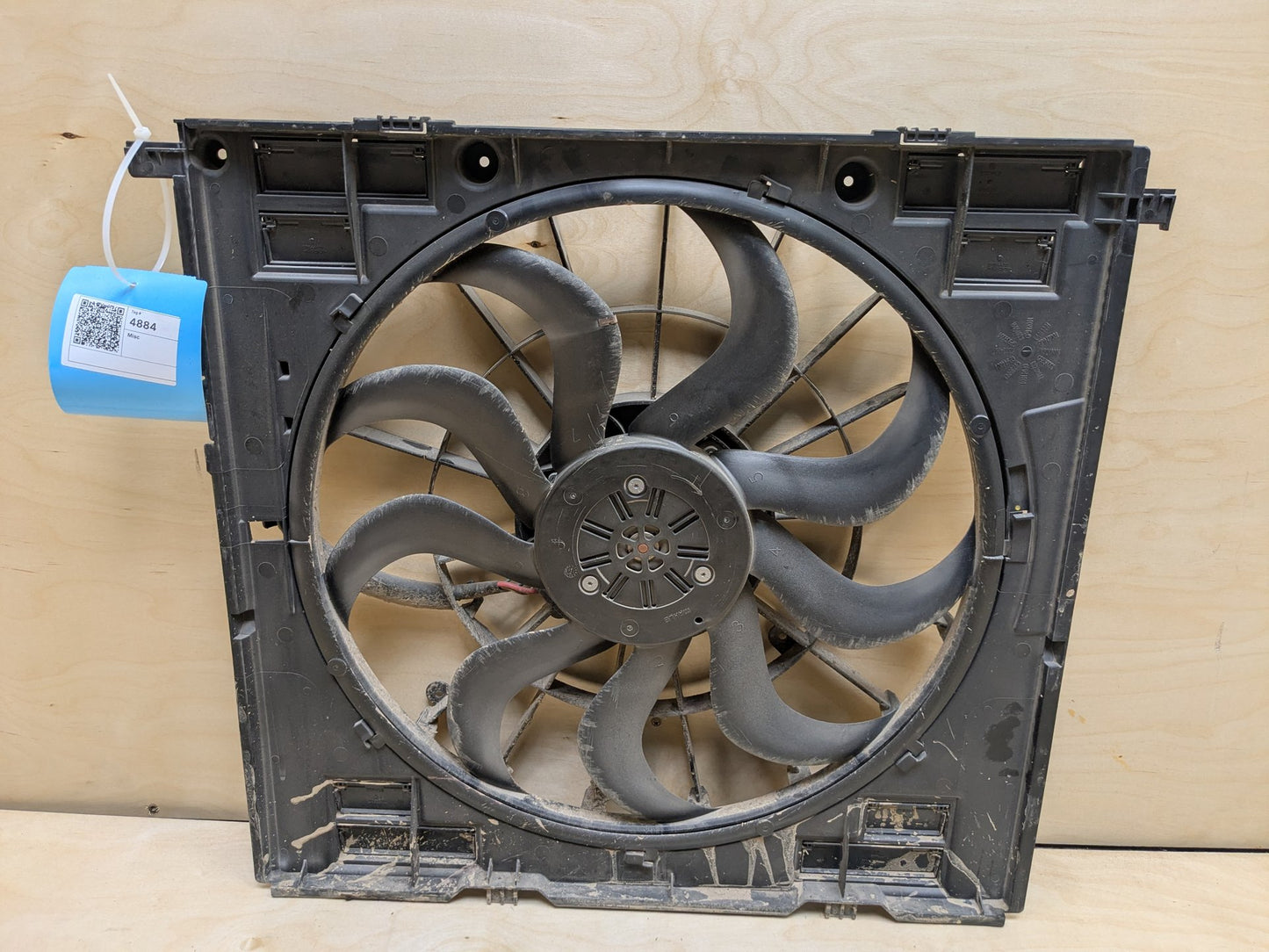 2018 - 2024 BMW X3 G01 Radiator Fan Shroud Housing w/ Motor 8487636 B46B20O1