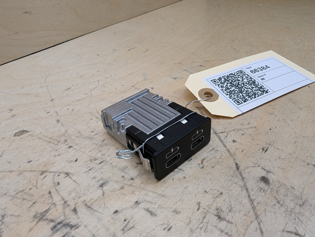 OEM BMW F48 F97 G01 G12 G20 G26 G30 USB Type C Socket Charger Port Connector