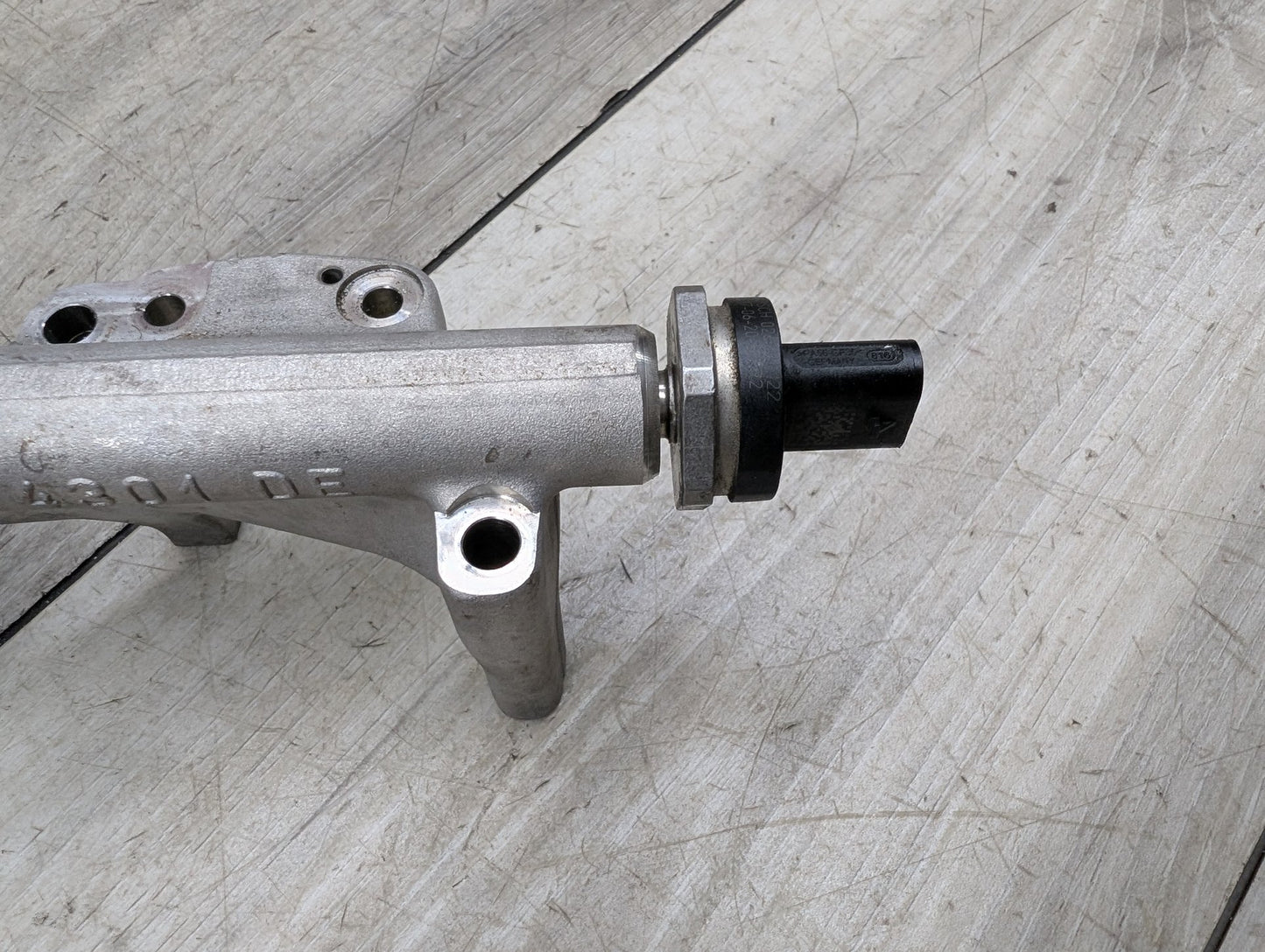 OEM BMW F30 G30 M240 340 440 540 740 Engine Pressure Fuel Injector Rail Line B58