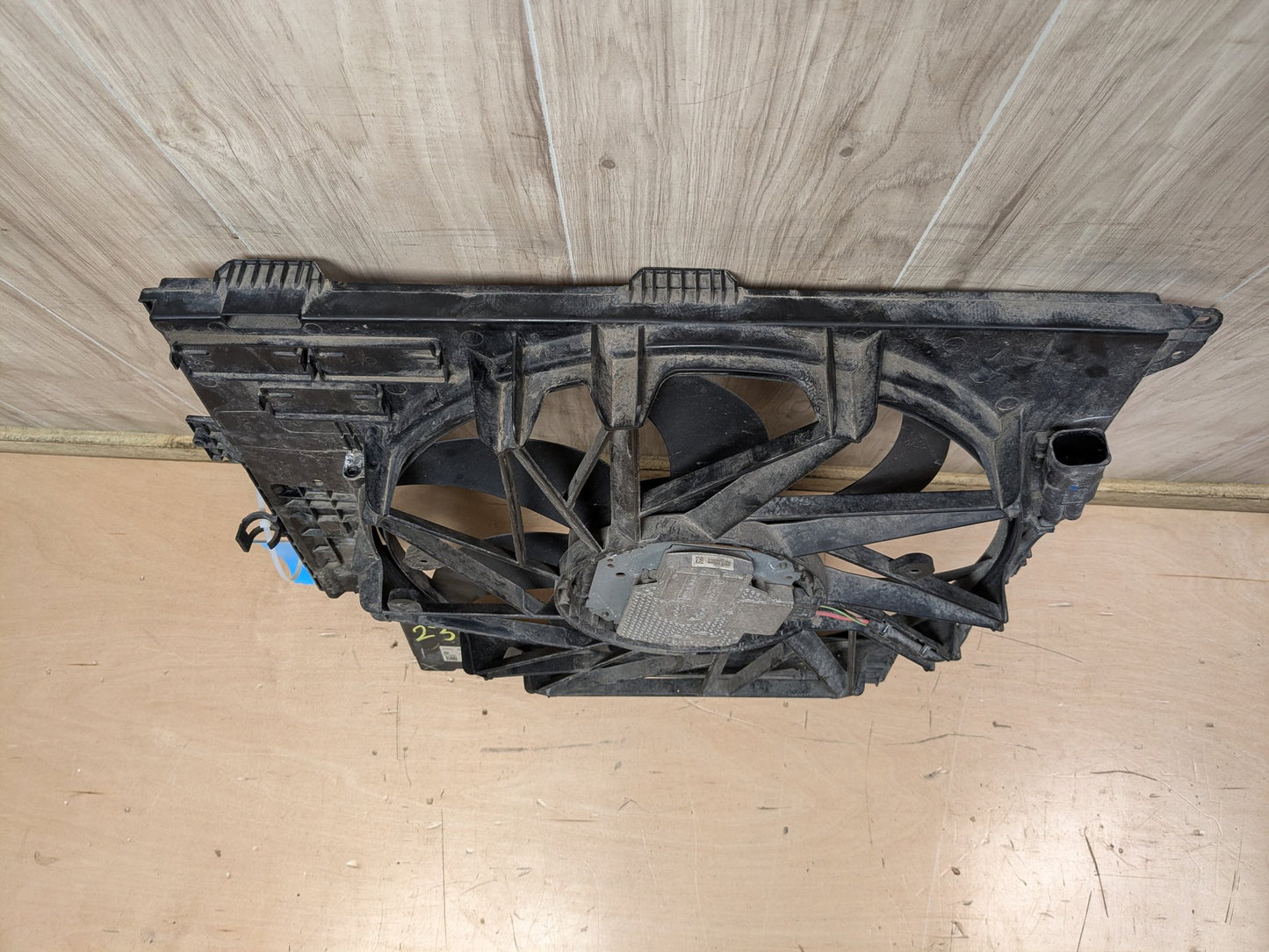 2015 BMW X3 F25 Radiator Fan Shroud Housing w/ Motor 7601176 N20B20O0