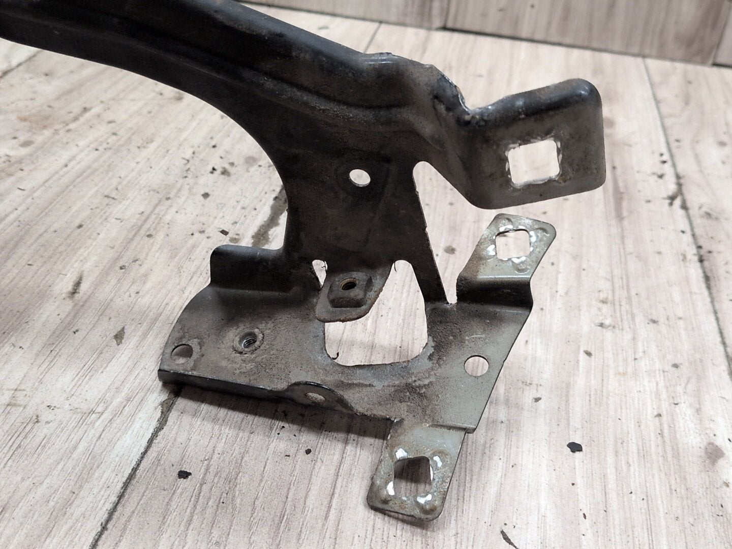 2016-2022 BMW 750i G12 Front Right Passenger Fender Brackets SET 7413402 OEM