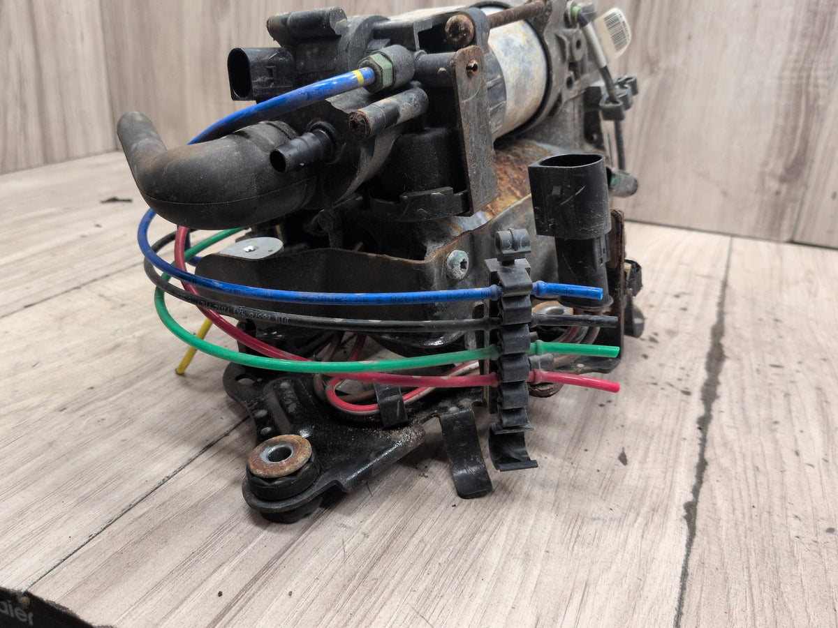 16-22 OEM BMW G11 G12 740 750 M760 Air Suspension Compressor Pump Module Motor