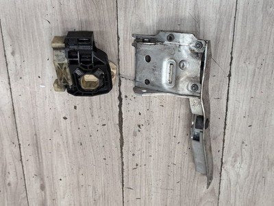 2012-2018 BMW M6 F06 Radiator Lower Mounting Brackets SET 7575247 OEM