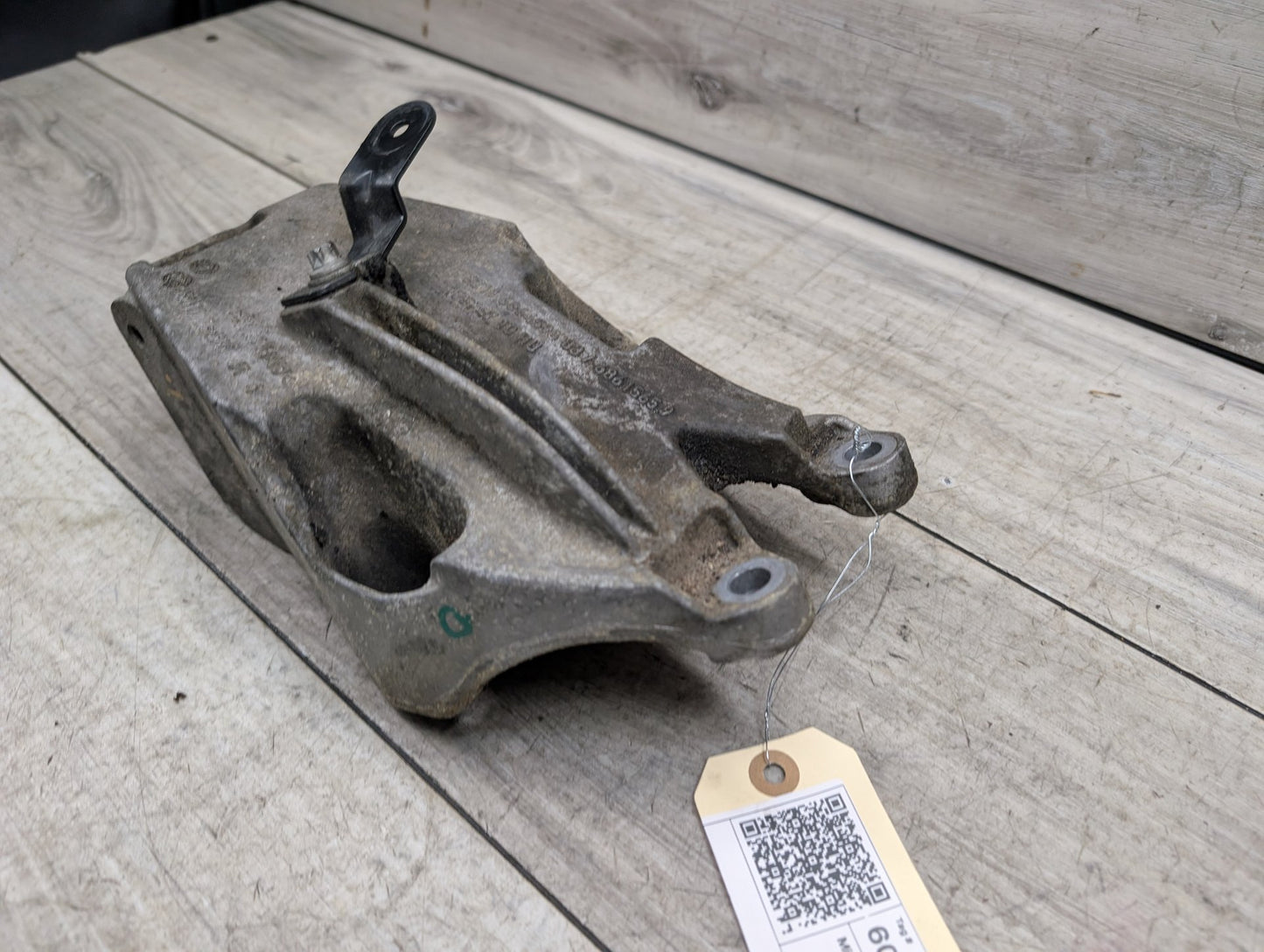 BMW G20 G22 G26 G30 G01 B46 Left Driver Engine Bracket Support Mount 6864595