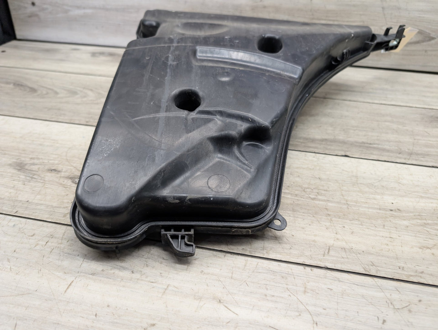 OEM BMW G12 G30 540 M550 750 M760 Windshield Wiper Washer Reservoir Tank Pump