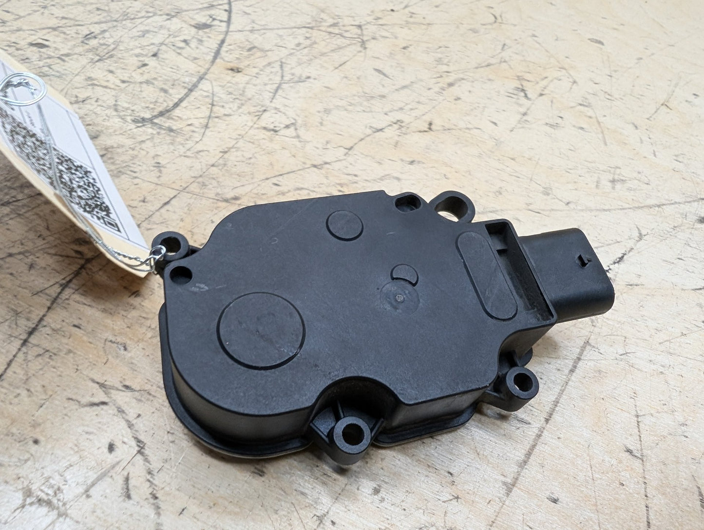 2010-2017 BMW 535i GT xDrive F07 Front Bumper Radiator Air Flap Shutter Motor Actuator 7193168 OEM