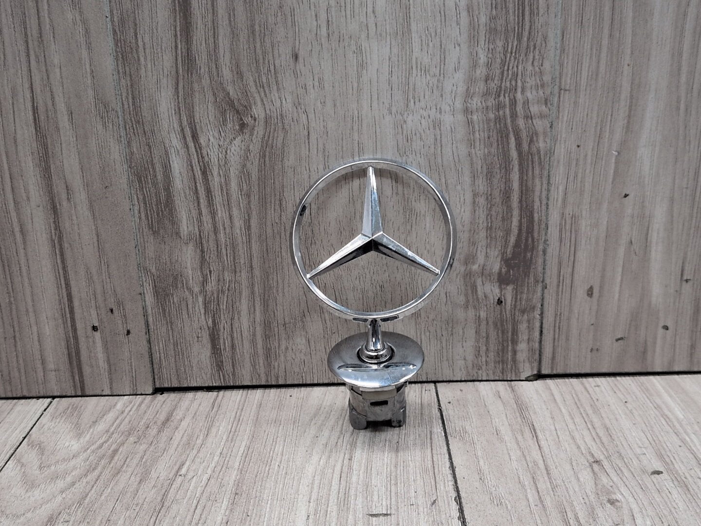 2009-2012 Mercedes-Benz E550 W212 Hood Star Emblem Badge Symbol Logo A2218800086