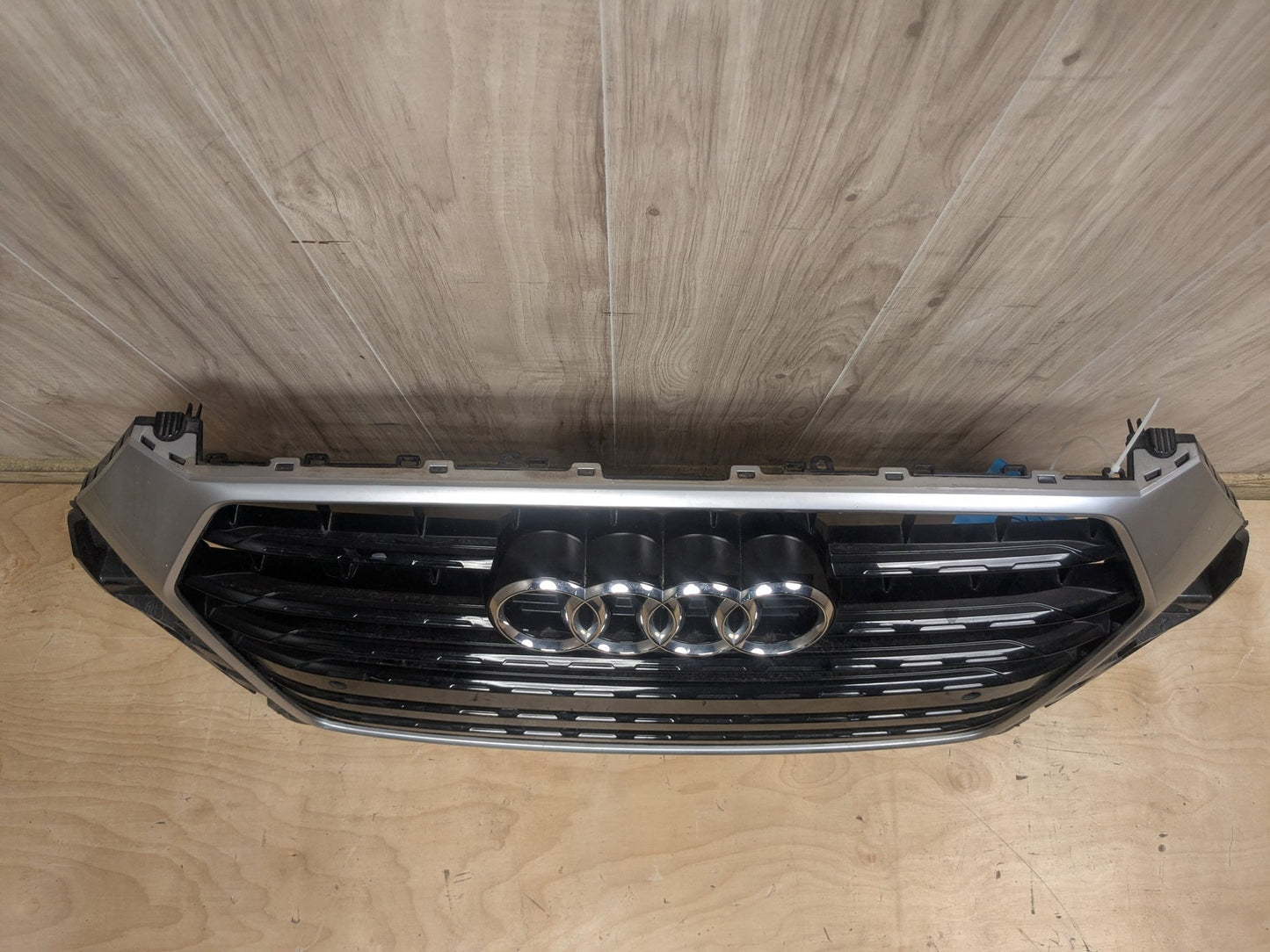 15-18 OEM Audi Q3 8U Front Middle Center Bumper Cover Grille 8U0853651AA