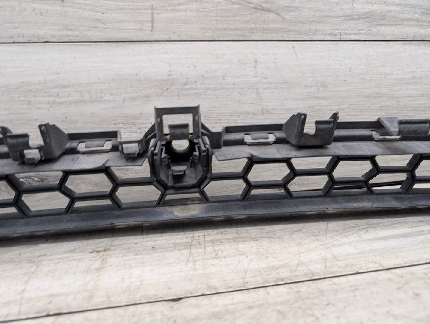 2015 - 2019 BMW X6 F86 Front Middle Center Bumper Cover Grille 8056341 S63B44T2