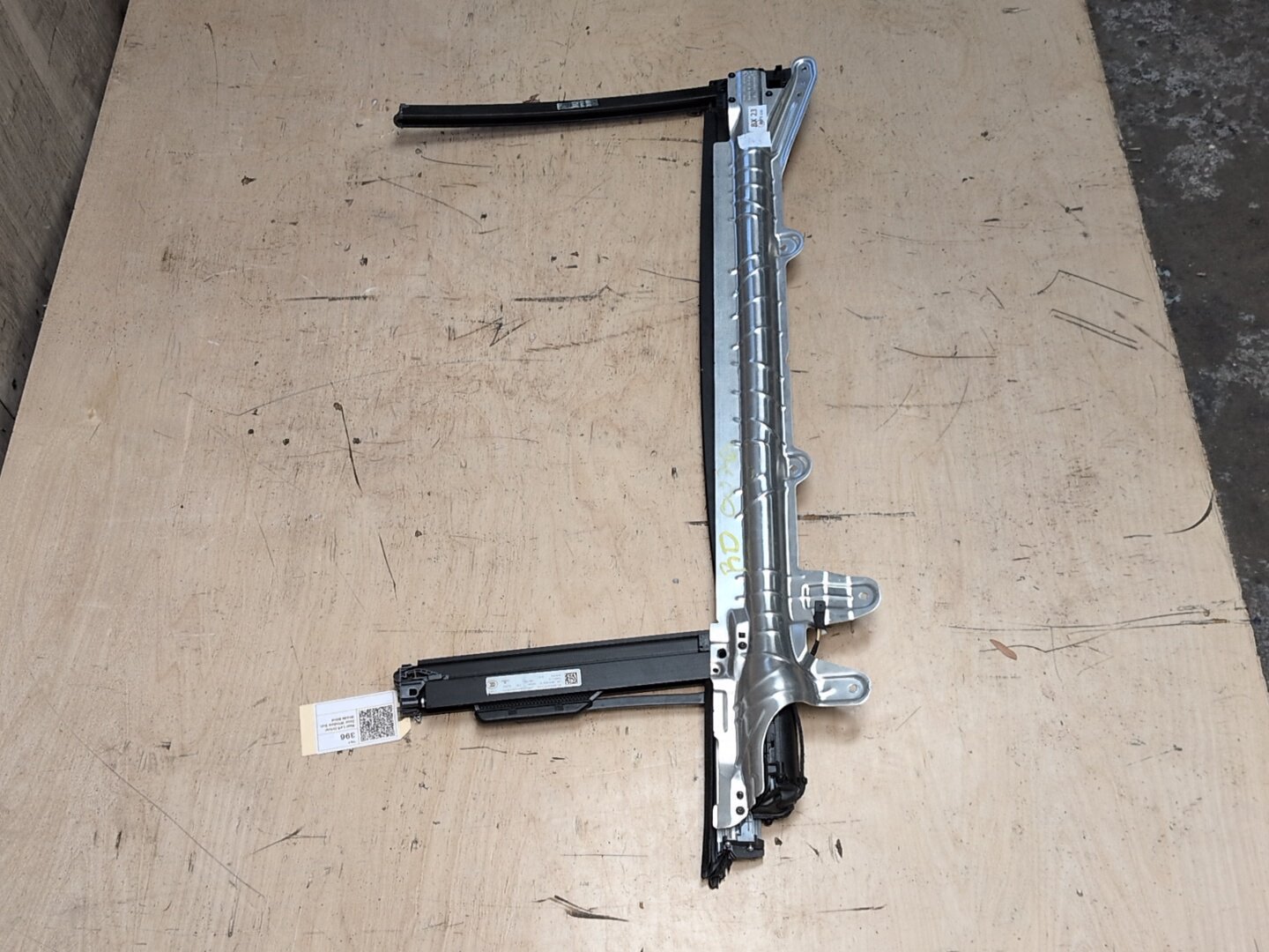OEM BMW G12 740 750 M760 Rear Left Driver Door Sun Blind Shade Roller Light Lamp