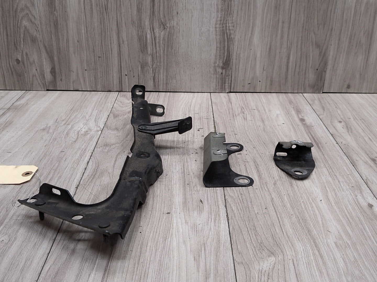 2008 - 2017 Audi S5 8T Front Left Driver Fender Brackets SET