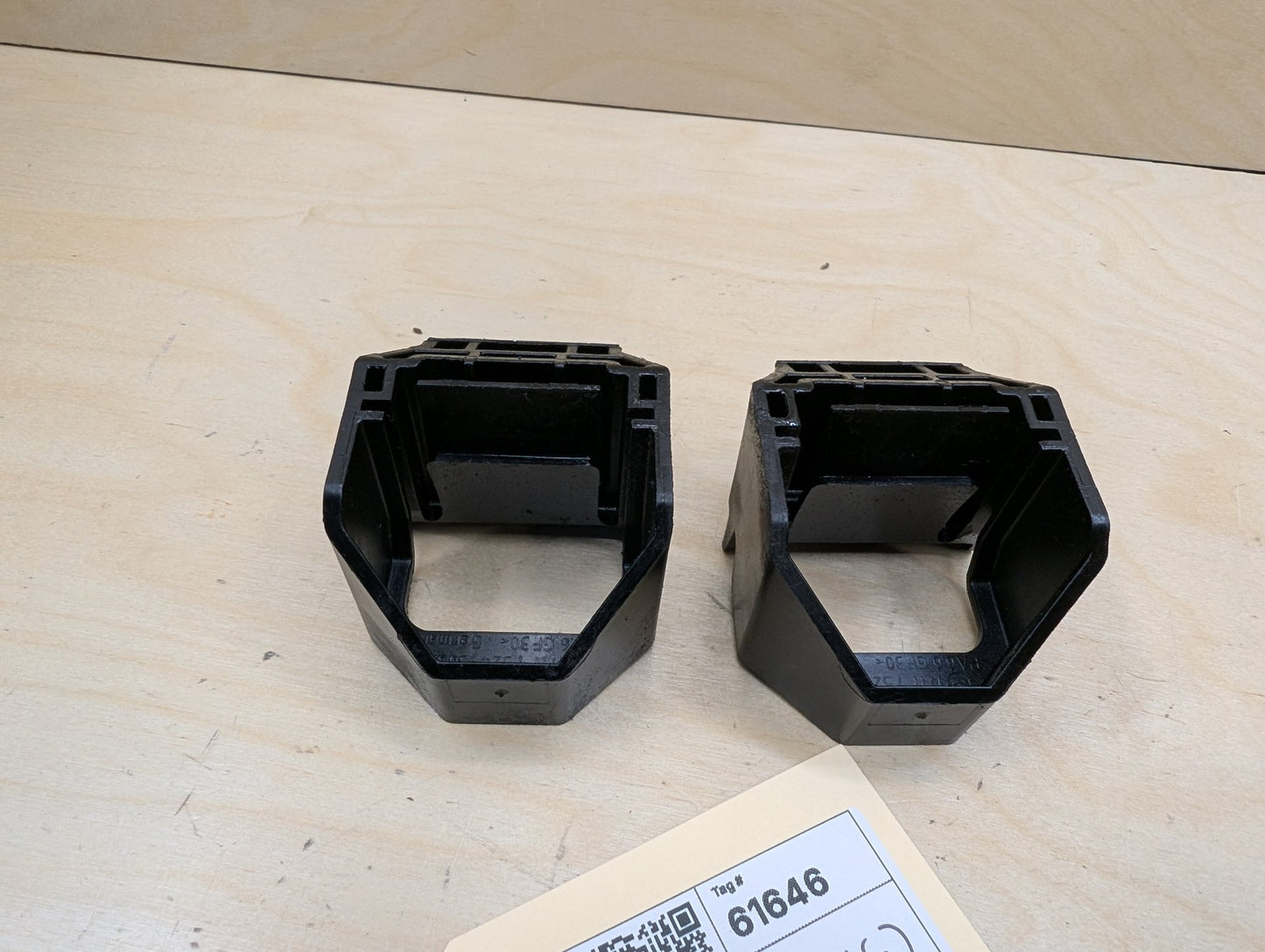 2007-2013 BMW E93 335i N54B30A Left Right Radiator Support Bracket Mount SET 7524956